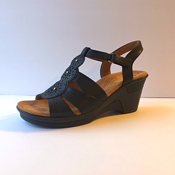 natural soul wedge sandals
